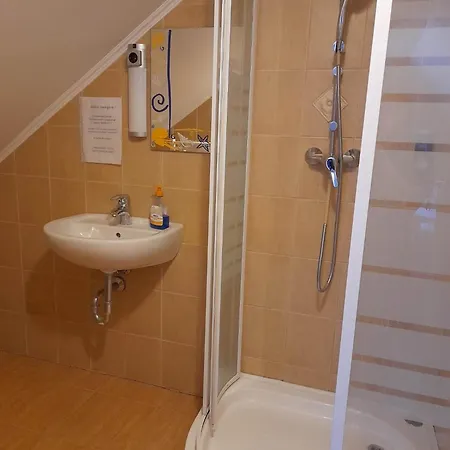 住宿加早餐酒店 Kemences Fogado Tardos