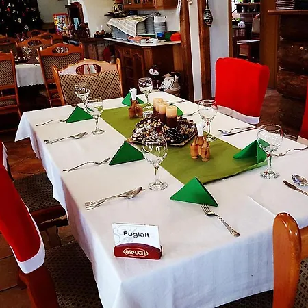 Kemences Fogado 住宿加早餐酒店 Tardos