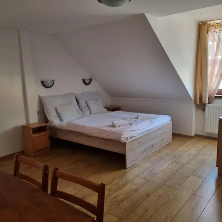 Kemences Fogado 住宿加早餐酒店 2*